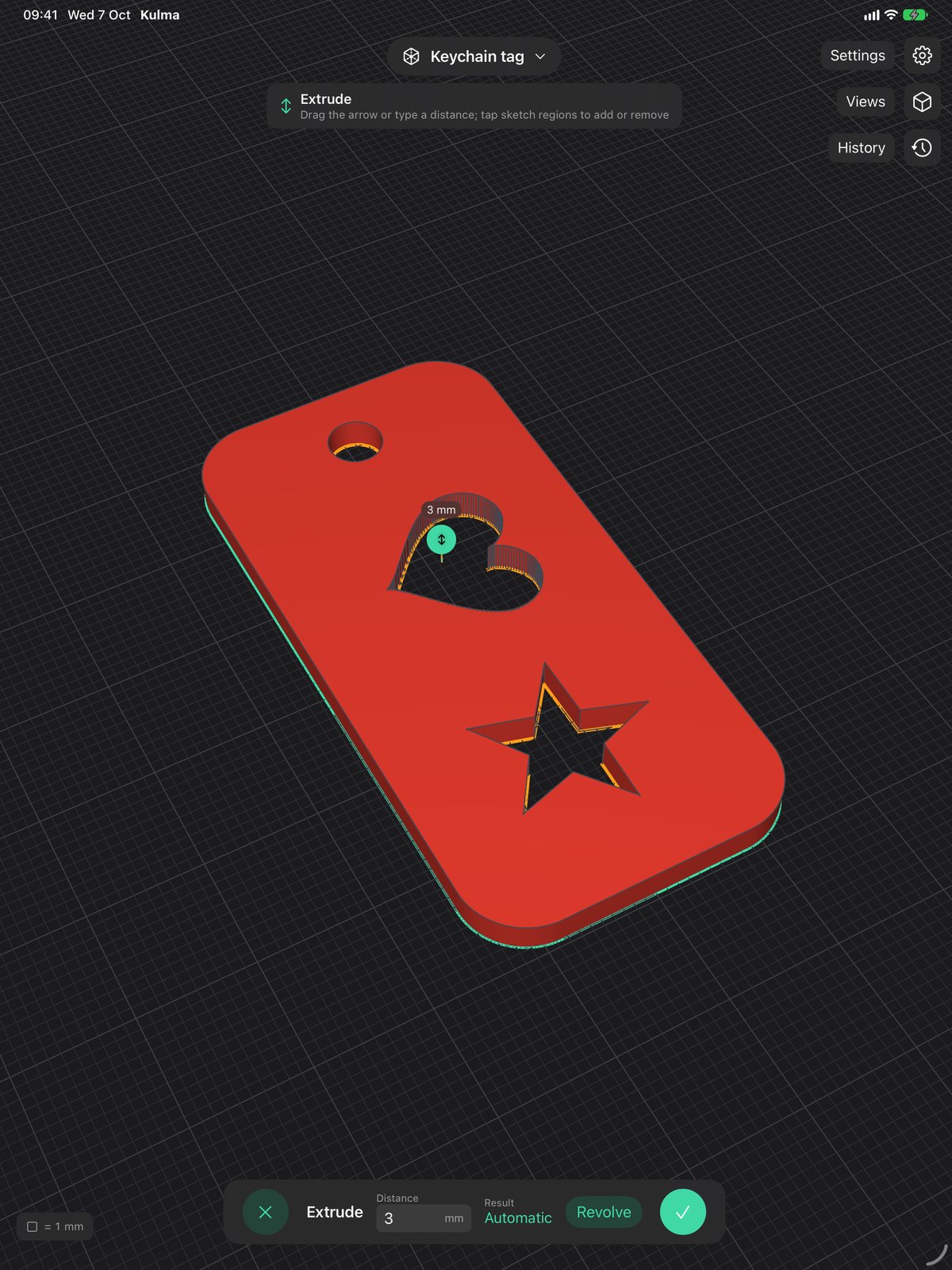 An imported keychain drawing being extruded, with the arrow and the distance